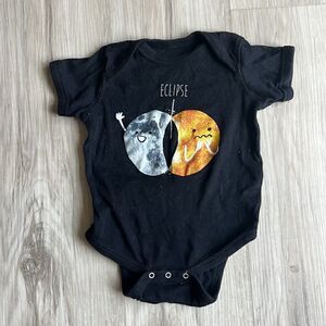 Mini Fine Eclipse ‘Moon Baby’ Onesie Baby Unisex Size 6-12 months